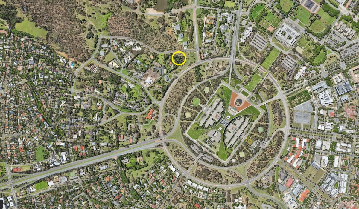 A map showing the proximity of the disputed Yarralumla site (in yellow) to Parliament House.