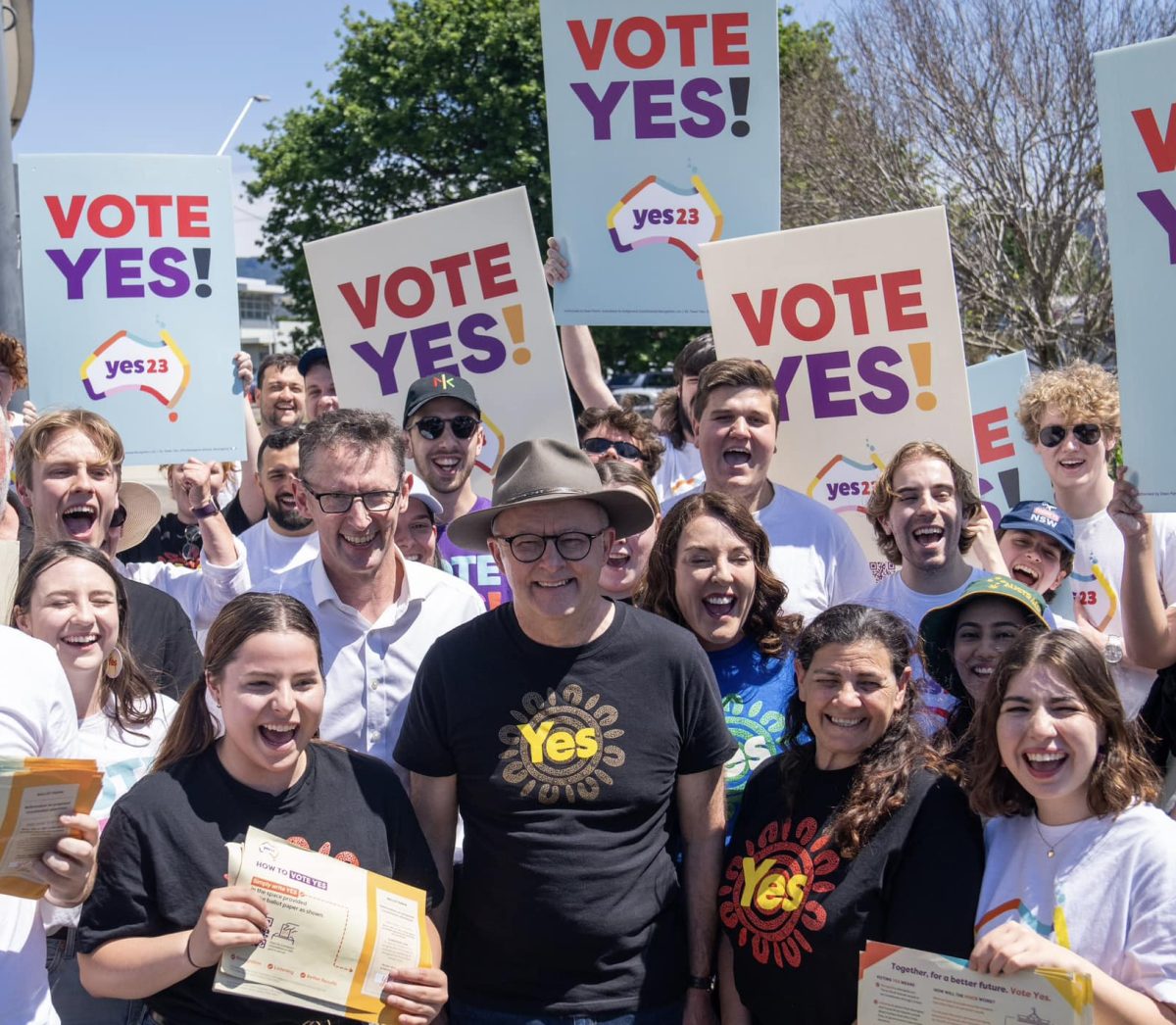 Anthony Albanese with Yes volunteers
