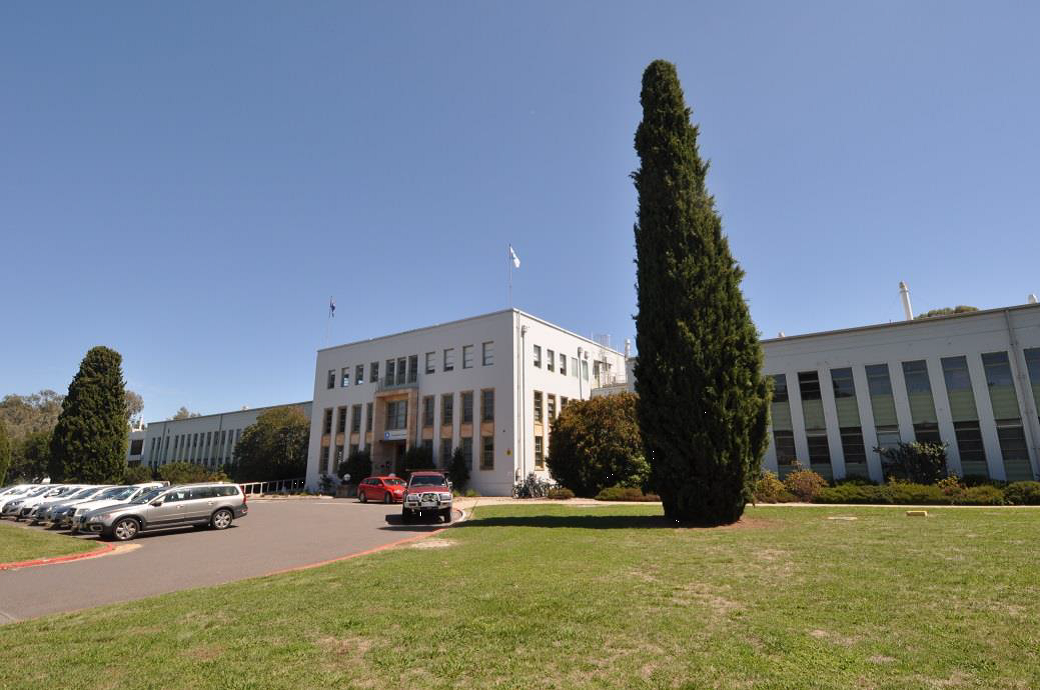 The front-facing Entomology building of the CSIRO headquarters in Canberra on a sunny day.