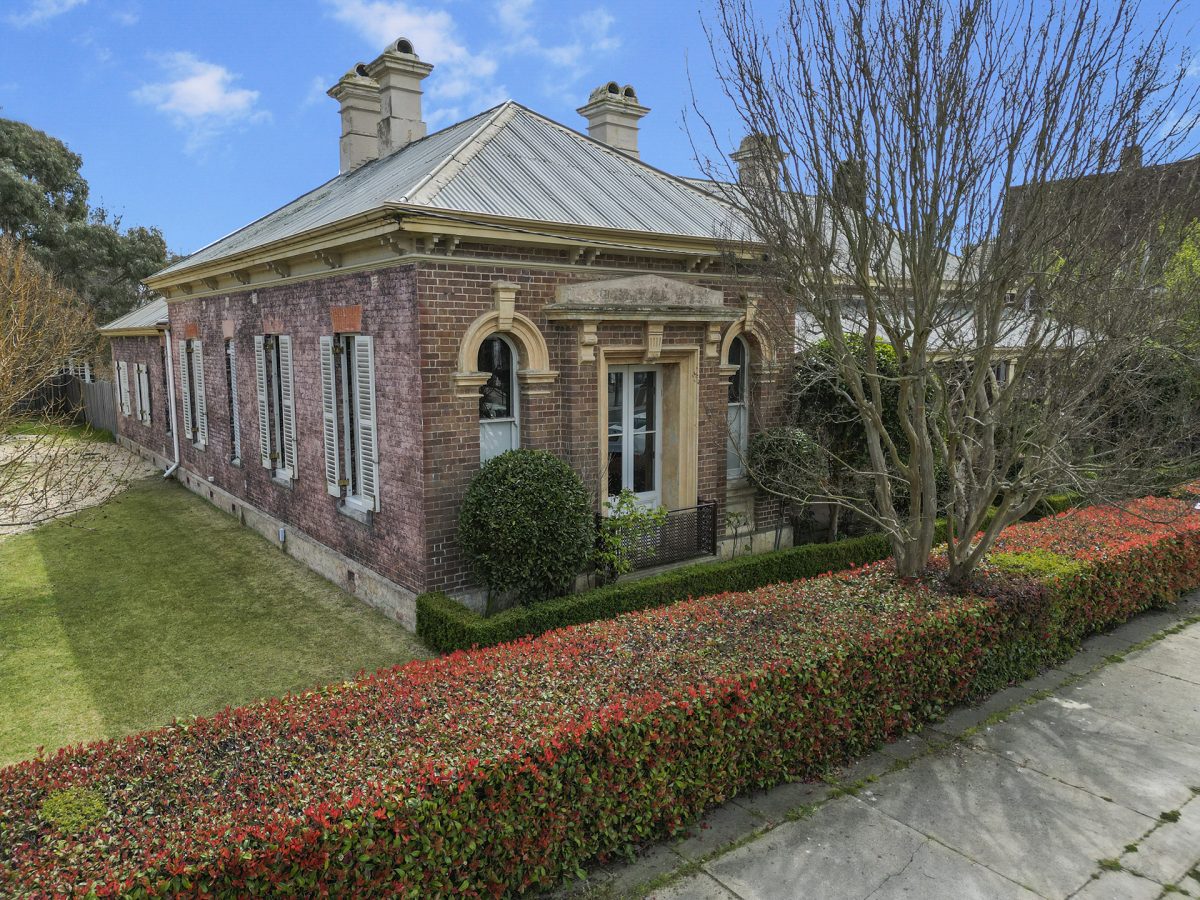 exterior view of home in Gunning