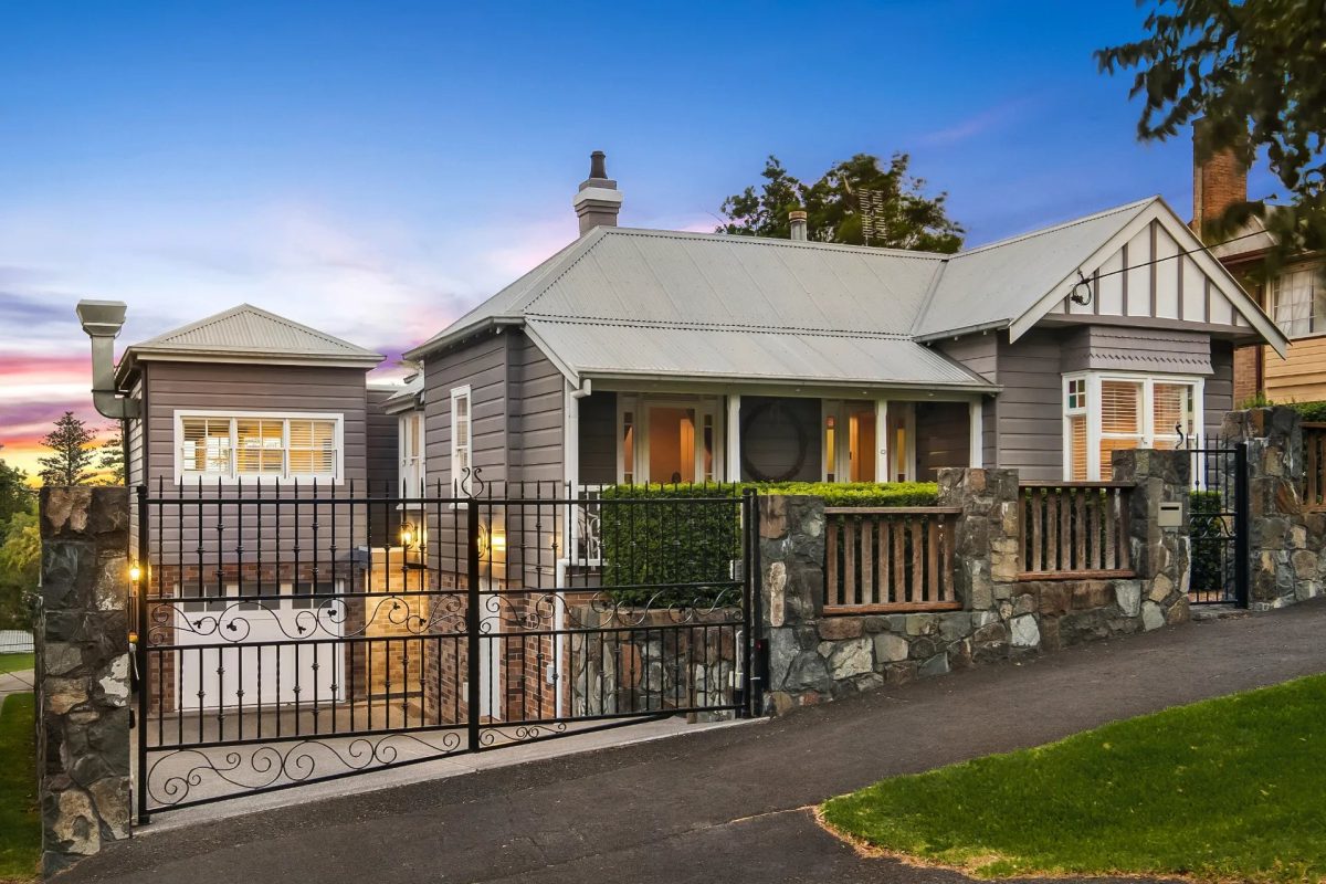 Facade of 74 Shoalhaven Street in Kiama 