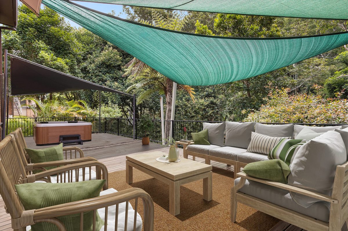 Deck overlooking bushland with spa and shade sales