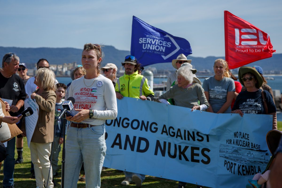 A coalition of 40 Illawarra groups has urged the Federal Government to rule out Port Kembla as a potential site for a nuclear submarine base.