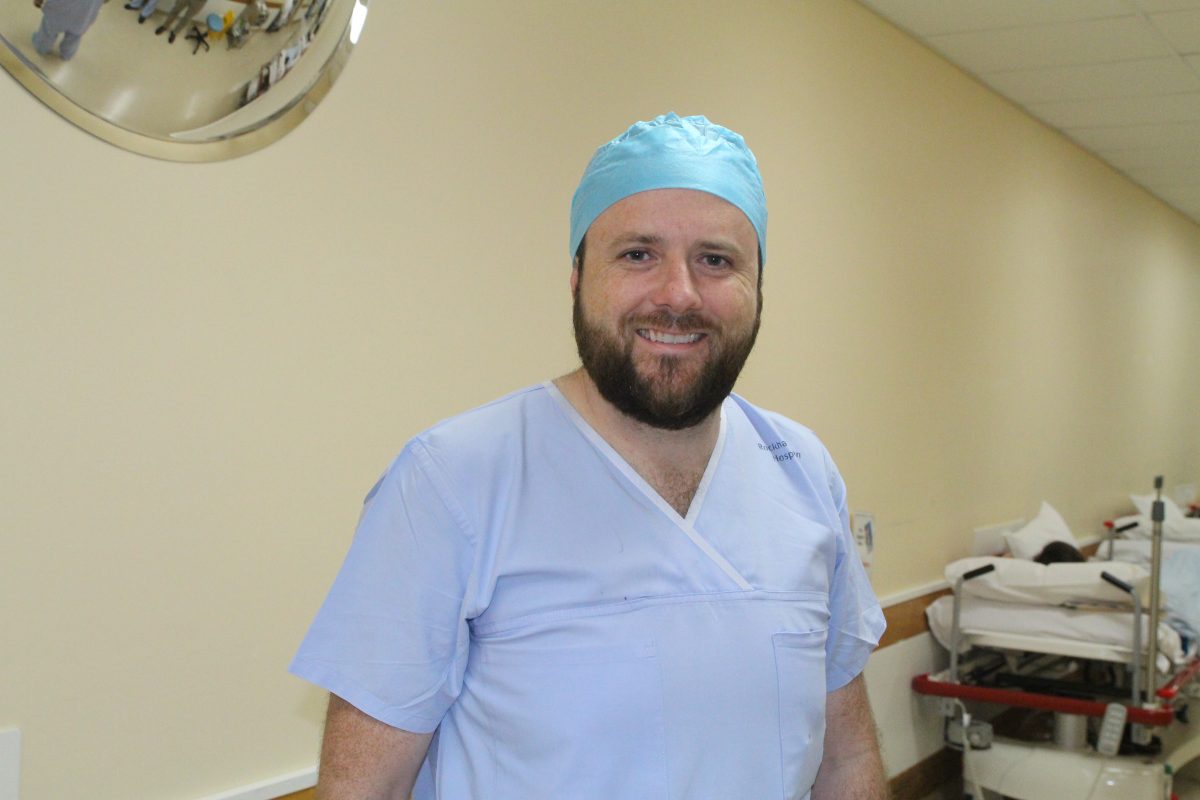 Dr Andrew Scott in scrubs.