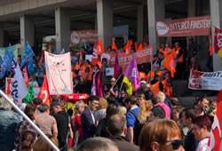 FRANCE: PS strikers clash with police