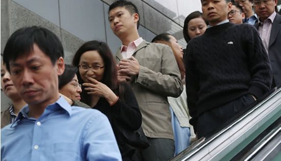 CHINA: PS complain about pay rise