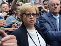 POLAND: Judiciary and lawmakers in face-off