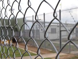 Ombudsman mixed over detention centres