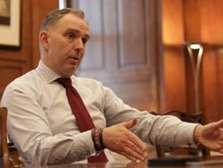 UNITED KINGDOM: Departing head of PS backs reform