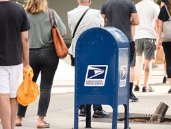 UNITED STATES: Poll rejects Postal Service as business