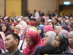 MALAYSIA: Union rejects rewards on merit