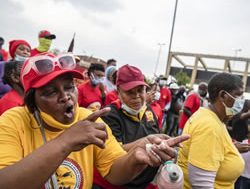 SOUTH AFRICA: Talks in deadlock as strike looms