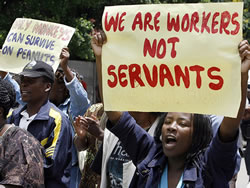 ZIMBABWE: Government seeks to end pay impasse