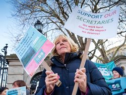 IRELAND: School secretaries win PS pay fight