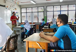 MALAYSIA: Teachers given political freedom