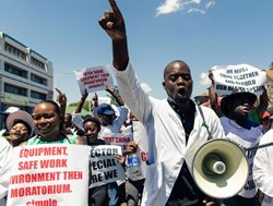 ZIMBABWE: Strikers ‘too poor to get to work’