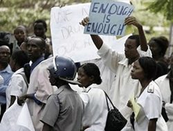ZIMBABWE: Workers strike for US dollar salaries