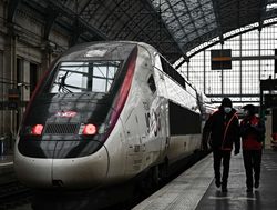 FRANCE: Wave of strikes threaten services