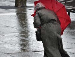Victorians bunker down as rain lashes State