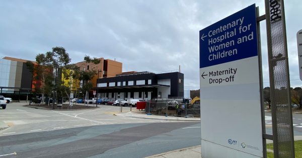 'Significant risks' to patients' safety due to failures in Canberra's Centenary Hospital's obstetrics and gynaecology unit