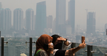 INDONESIA: Officers sent home to beat the smog