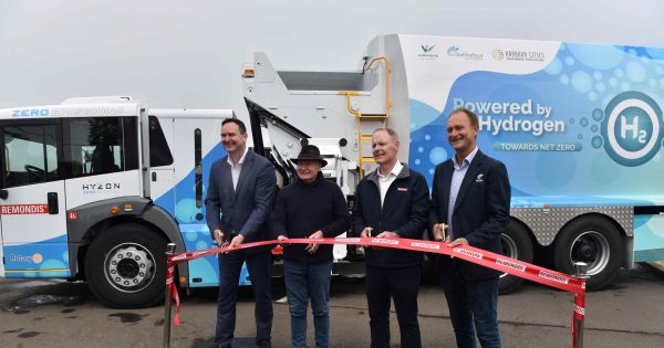 Hydrogen-powered garbage truck keeping Illawarra streets greener and cleaner