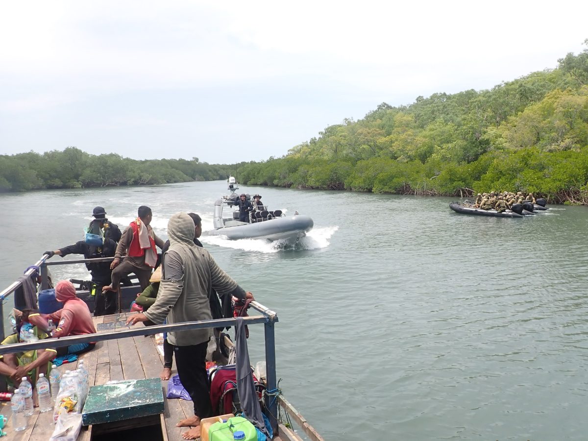 ABF patrol boats apprehend illegal fishers in marine park