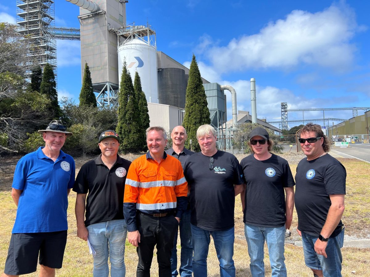 A group of MUA members and the Energy Minister standing in front of a Portland factory.