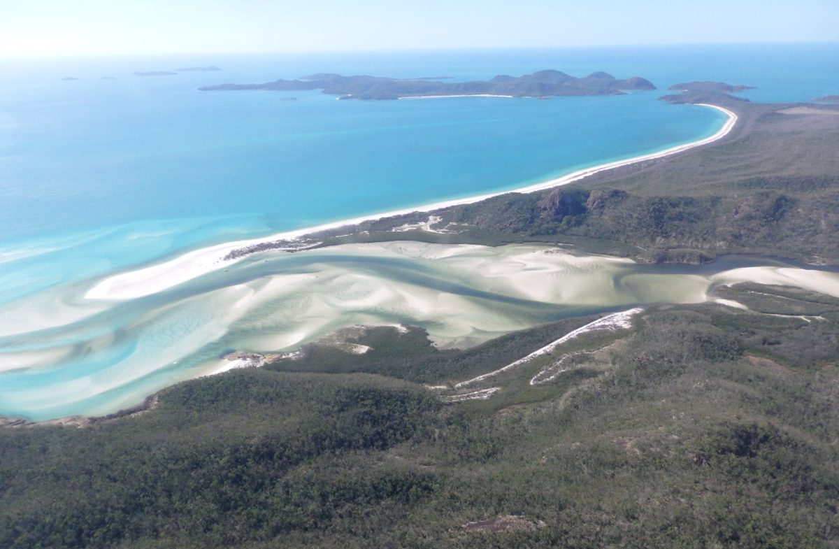 Whitehaven Beach extends over 7 km, with sand made up of 98 per cent pure, tiny silica beads, making it brilliantly white and fine. 