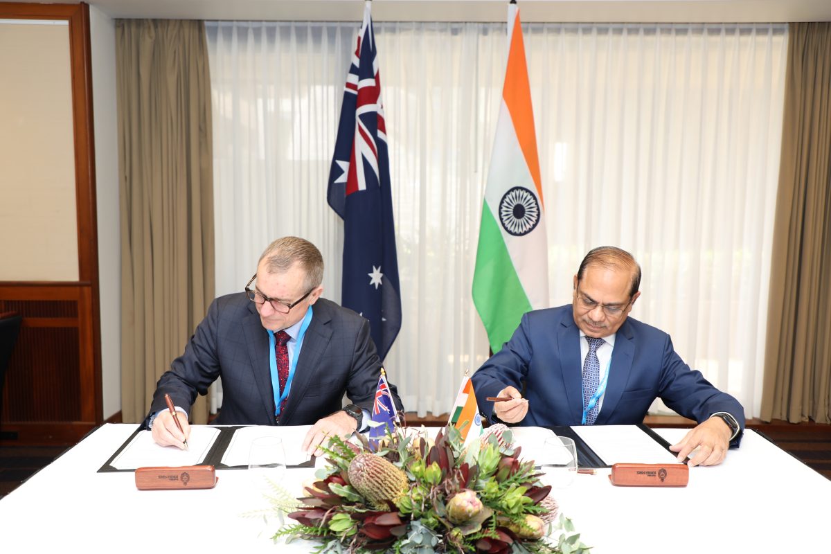 Michael Outram and Sanjay Kumar Agarwal signing the agreement 