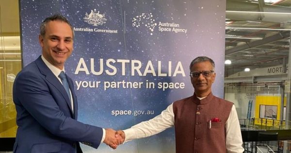 Federal Government invests in three collaborative space projects with India