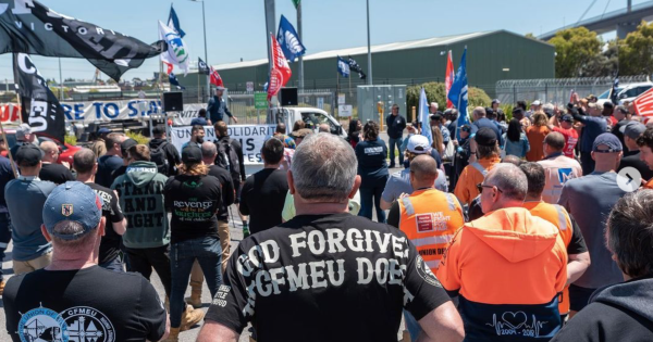 Big blue-collar union quits ACTU in support of CFMEU