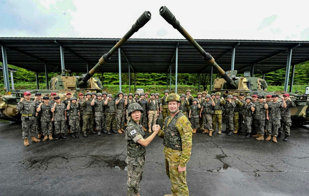 South Korean and Australian solders at training