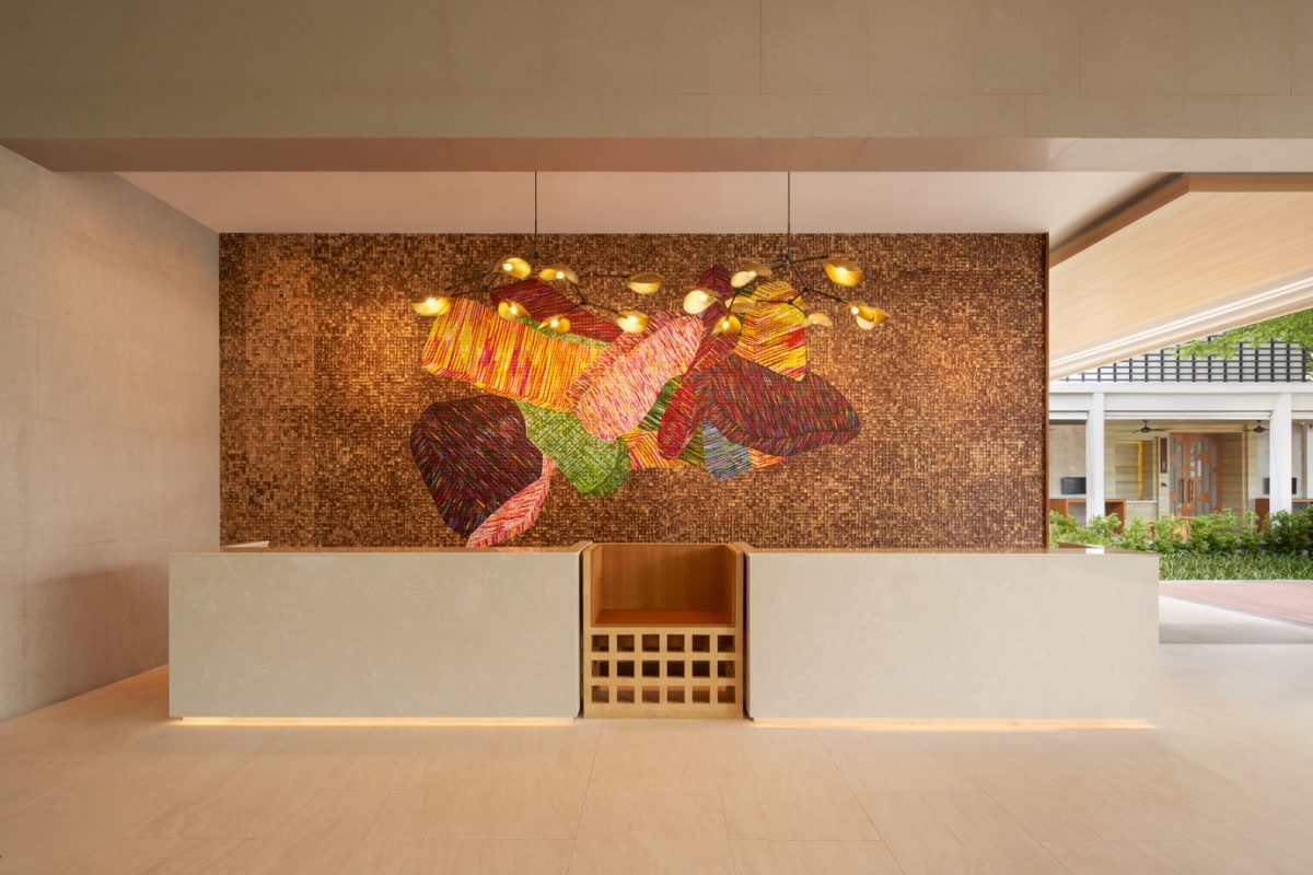 Sustainability comes naturally at Le Meridien Phuket Mai Khao Beach Resort, where upcycled coconut shells have been used to create an artistic feature wall.