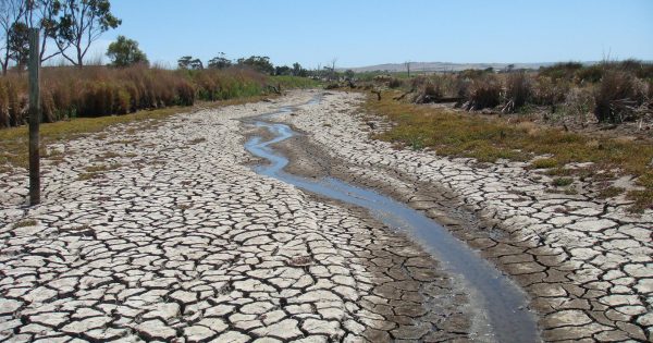 Debt and deep inequality plagues regional communities' access to water in South Australia, report finds