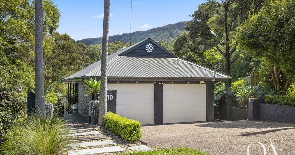 Elevated Austinmer haven blends privacy and views in a location you may never have noticed