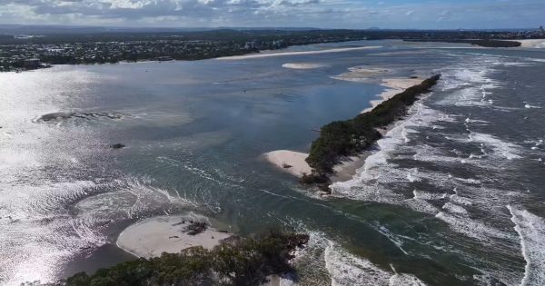 Queensland Government begins review into Bribie Island sandbar breakthrough