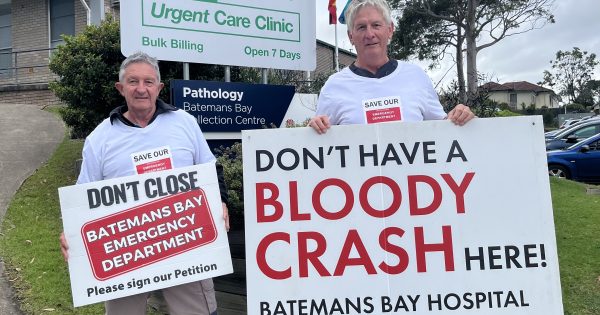Protestors tell PM that Bay ED needs to stay open