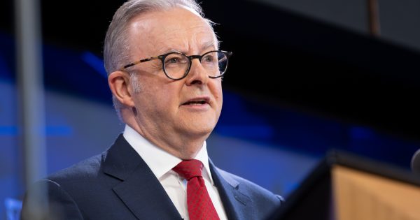 PM goes into battle for controversial environment laws