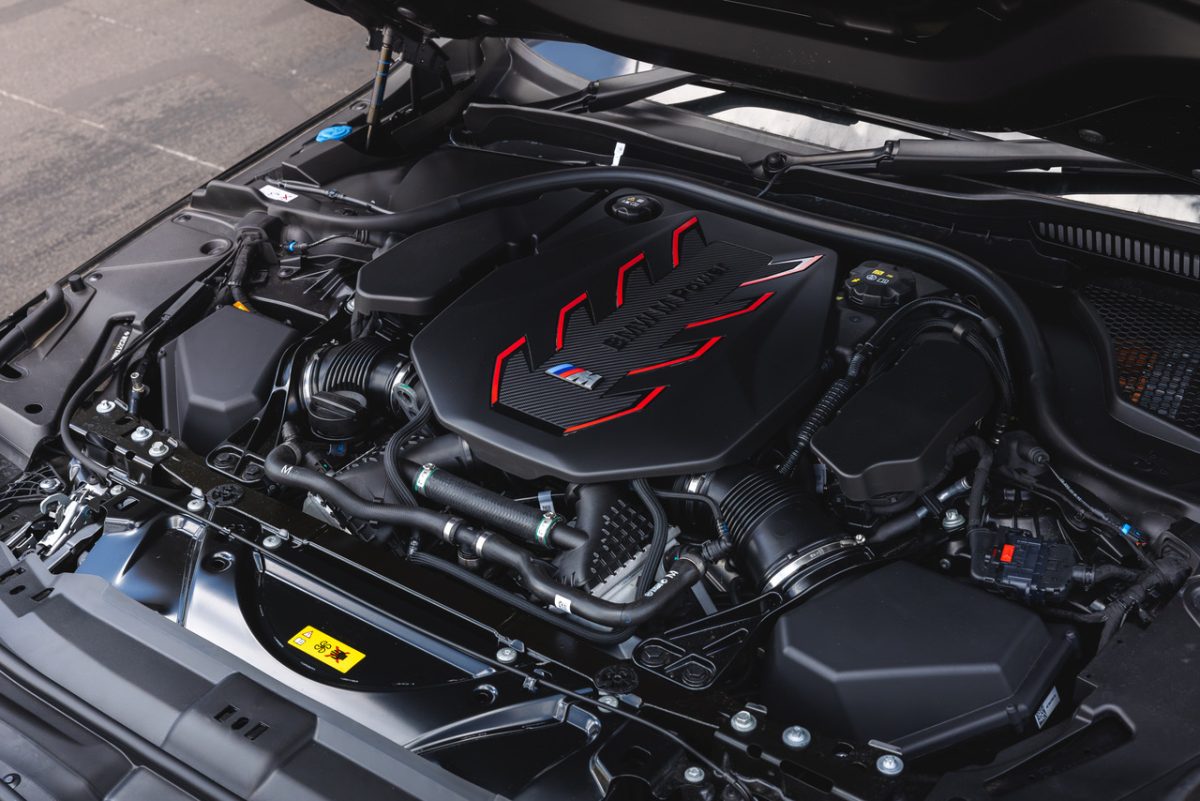 BMW M5 hybrid engine bay