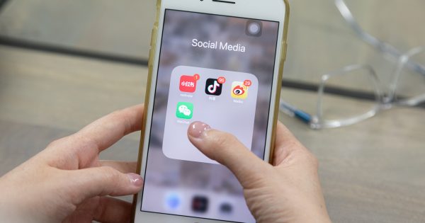 Reddit, Kick added to growing list in under 16s social media ban