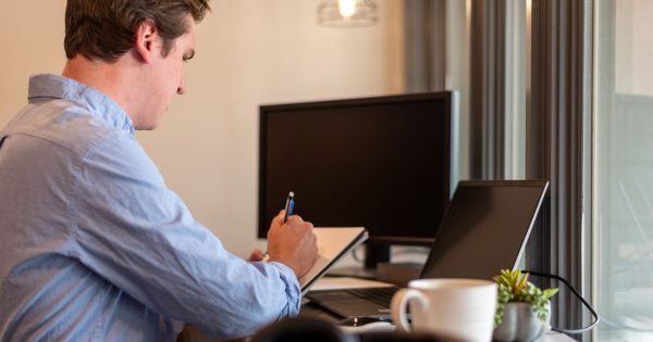 Victorian Government says working from home 'should be a right' as it moves ahead with reform