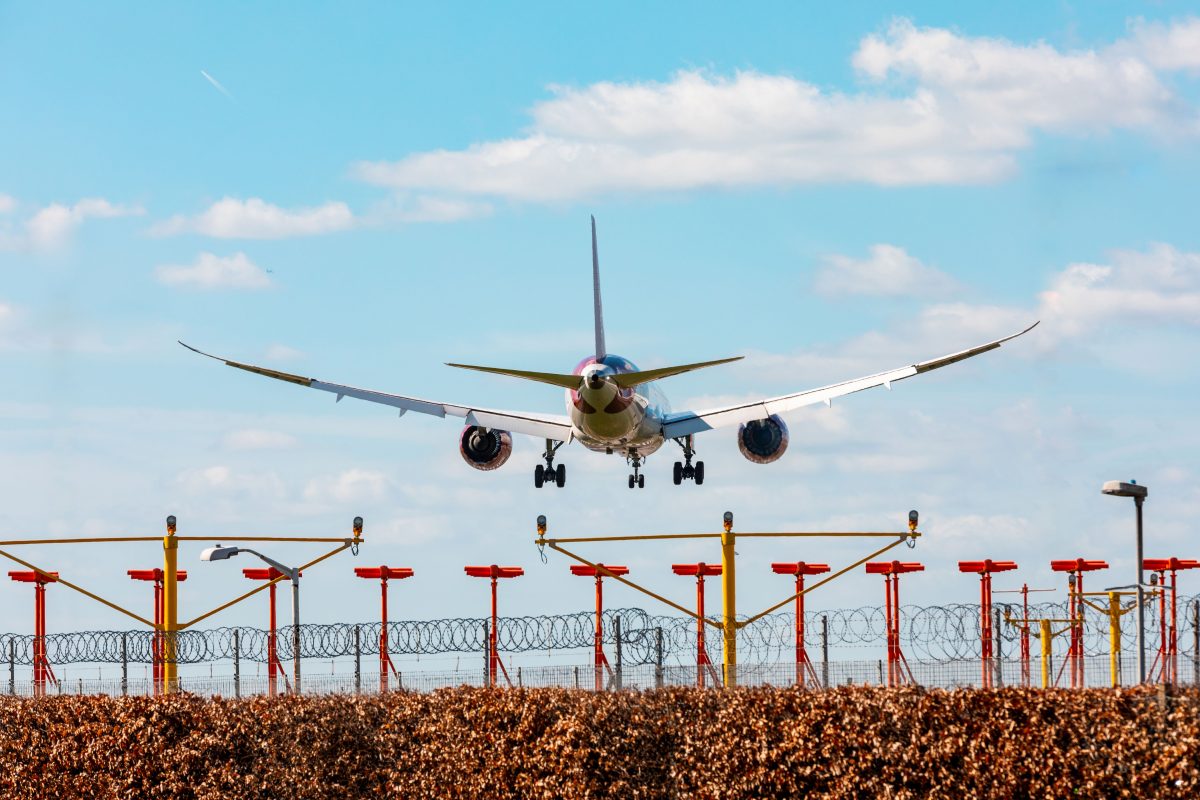 plane landing