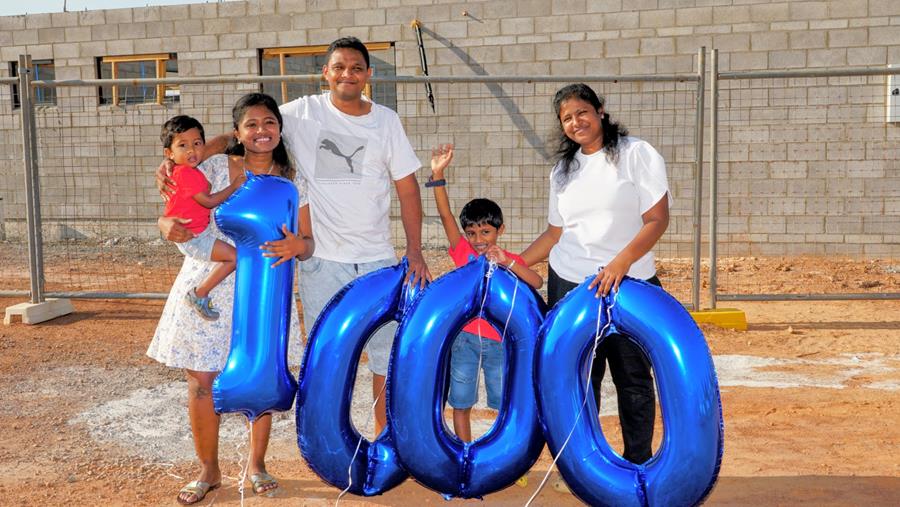 family with balloons signifying 1000