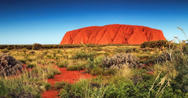 Monumental milestone: NT marks 40 years since momentous Uluru handback
