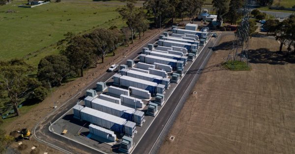 Victoria powers up publicly owned, 444-battery complex online