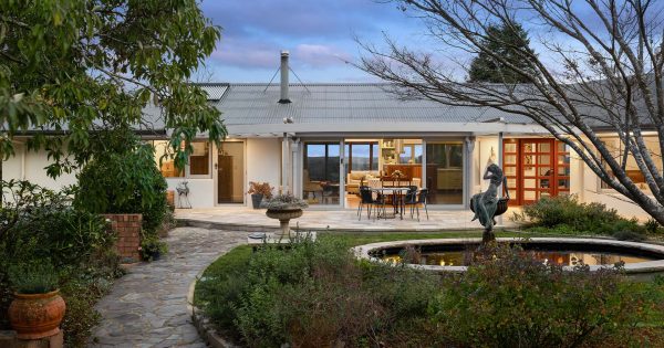 Modern living, incredible views and plenty of room to grow ... Welcome to Pine Hill